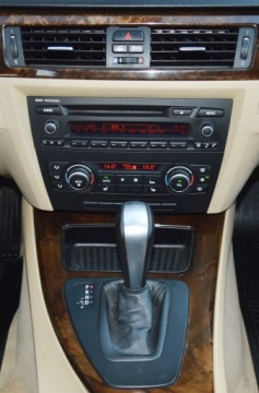 BMW Seria 3 E90-91-92-93 Touring E91 3.0 330i 272KM 2012 BMW 3 330 i xDrive 272 KM, zdjęcie 26