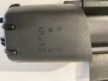 ШТОРКА БАГАЖНИКА VW PASSAT B6 3C9867871