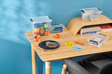 Запираемый контейнер вмещает зажимы SimpleStore 1242.