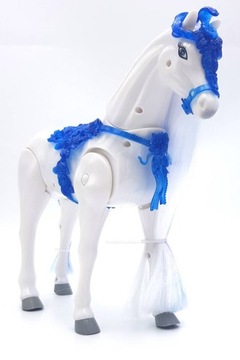 ЛОШАДЬ ЛЕДЯНОЙ ПРИНЦЕССЫ ХОДИТ И ИЗДАЕТ ЗВУКИ