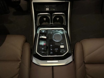 BMW Seria 7 G70 Sedan 3.0 40d 299KM 2025 BMW Seria 7 740d xDrive Sport Sedan 3.0 (299KM) 2025, zdjęcie 13