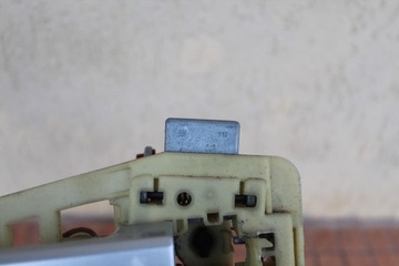 KLIKA DVEŘE LEVÝ PŘEDNÍ Z157 OPEL VECTRA C