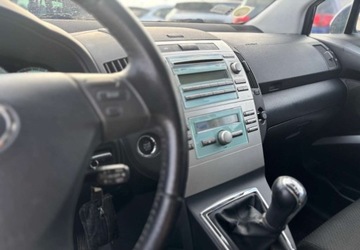 Toyota Corolla Verso E120 1.8 VVT-i 130KM 2004 Toyota Corolla Verso 2004r 1.8 Benzyna 129KM, zdjęcie 4