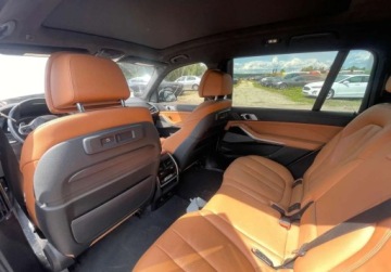 BMW X7 SUV M 4.0 M50i 530KM 2022 BMW X7 2022 BMW X7, M50I 4x4 - W POLSCE, po oplatach i akcyzie 4.4 Benzyna, zdjęcie 9