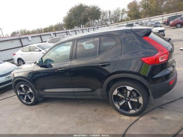Volvo XC40 2021 Volvo XC 40 T5 Momentum 2021 2.0l 2.0 Benzyna 248KM, zdjęcie 2