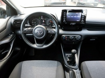 Toyota Yaris IV Hatchback 1.0 VVT-i 72KM 2021 Toyota Yaris NAVI KRAJOWY BEZWYPADKOWY, zdjęcie 13