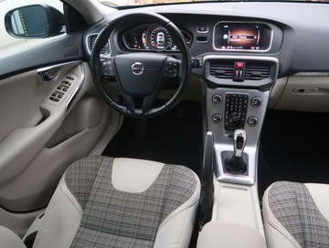 Volvo V40 II Hatchback Facelifting 2.0 T3 152KM 2017 Volvo V40 Cross Country 2.0 T3, Salon Polska, zdjęcie 6