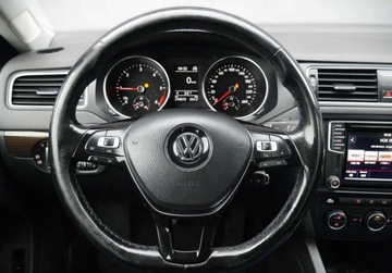 Volkswagen Jetta VI Sedan Facelifting 2.0 TDI 110KM 2017 Volkswagen Jetta 2.0 TDI 110HP Klimatronic Salon Pl. II.wlasciciel GWARANC, zdjęcie 11