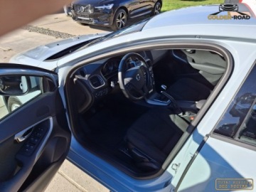 Volvo V40 II 2018 Volvo V40 2,0 benz 122KM klima elektryka grz.fot alu oplacony 2.0 Benzyna, zdjęcie 9