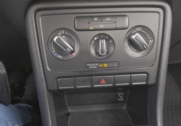 Volkswagen Beetle Hatchback 3d 1.2 TSI 105KM 2012 Volkswagen Beetle 1.2TSI 105KM 6biegow Klima PELNY SERWIS VW Isofix Oplaty, zdjęcie 19