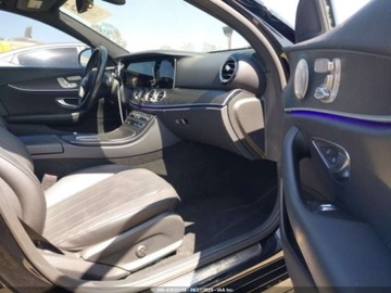 Mercedes Klasa E W213 2022 Mercedes-Benz Klasa E 350 2022 2.0l 2.0 Benzyna 255KM, zdjęcie 9