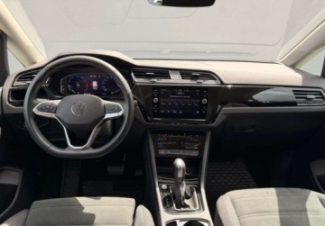 Volkswagen Touran III 1.5 TSI EVO 150KM 2023 Volkswagen Touran rLine salon Polska 1wl serwis 7miejsc kamera gwarancja V, zdjęcie 6