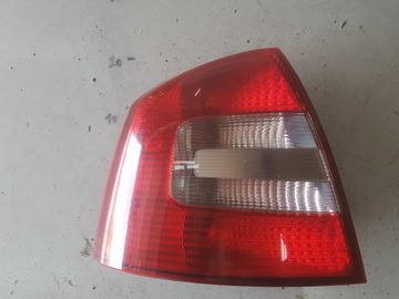 SKODA OCTAVIA 2 II LIFT 08-12r HB LAMPA LEWA TYŁ