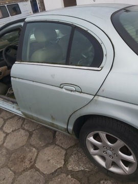 DVEŘE ZADNÍ LEVÉ JAGUAR S-TYPE