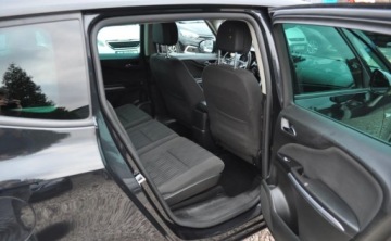 Opel Zafira C Tourer 1.4 Turbo ECOTEC 140KM 2016 Opel Zafira 7 osobowy 1.4 Turbo Benzyna Nawigacja Tempomat Cz. parkowania, zdjęcie 17