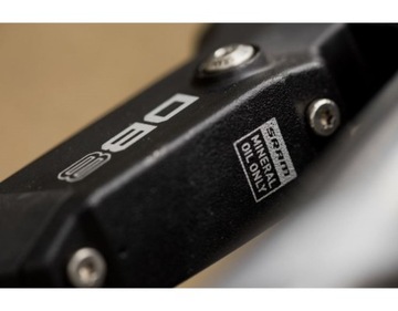 Передний гидравлический дисковый тормоз SRAM DB 8 950