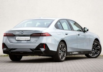 BMW Seria 5 G90-91 2023 BMW Seria 5 520i 190km M Pakiet Brooklyn Salon PL VAT23 Dostepny od reki, zdjęcie 1