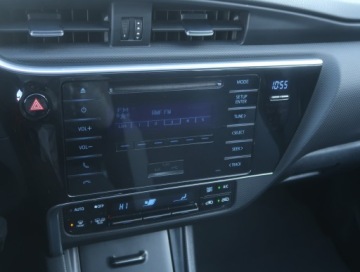 Toyota Auris II Hatchback 5d Facelifting 1.33 Dual VVT-i 99KM 2017 Toyota Auris 1.3 Dual VVT-i, Salon Polska, zdjęcie 11