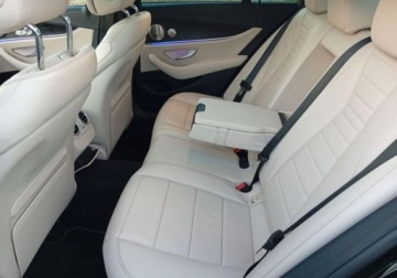 Mercedes Klasa E W213 Limuzyna Facelifting 2.0 E220d 194KM 2021 Mercedes-Benz Klasa E Salon PL AMG Airmatic Burmester LED Kam360 Distronic, zdjęcie 26