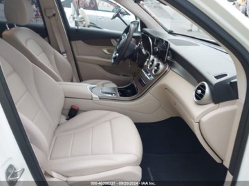 Mercedes GLC C253 2021 Mercedes-Benz GLC 2021, 2,0L, 4x4 2.0 Benzyna 255KM, zdjęcie 8