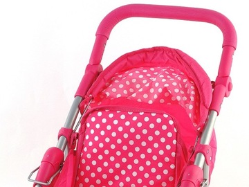 Коляска с поворотными колесами и розовой корзиной.