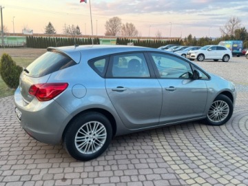 Opel Astra J Hatchback 5d 1.4 Twinport ECOTEC 100KM 2011 Opel Astra 1.4 100KM Klima 1-reka Tablet Carplay Gotowy do jazdy PL, zdjęcie 29