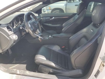 Mercedes Klasa C W205 2013 Mercedes-Benz Klasa C 63 AMG 2013 6.2l 6.2 Benzyna 451KM, zdjęcie 7