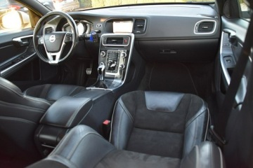 Volvo V60 I Kombi Facelifting 2.0 D4 DRIVE-E 190KM 2018 Volvo V60 2,0D4 190Km R-Design Alcantara Led Navi, zdjęcie 5