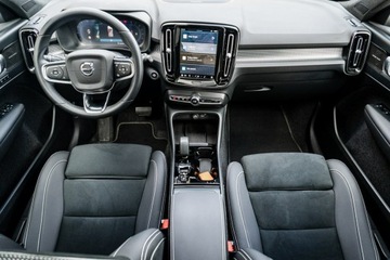 Volvo XC40 Crossover Facelifting 2.0 B4 197KM 2024 Volvo XC 40 B4 Ultra Dark Mild Hybrid Benzyna, zdjęcie 15