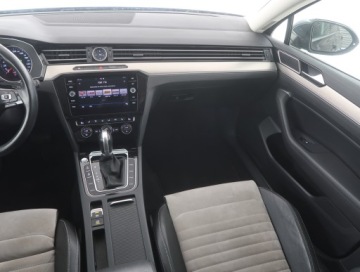Volkswagen Passat B8 Limousine 1.8 TSI BlueMotion Technology 180KM 2017 VW Passat 1.8 TSI, Salon Polska, Automat, Skóra, zdjęcie 7