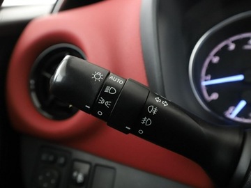 Toyota Yaris III Hatchback 5d Facelifting 2017 1.5 Dual VVT-iE 111KM 2018 Toyota Yaris klima-auto kamera Bluetooth tempomat, zdjęcie 32