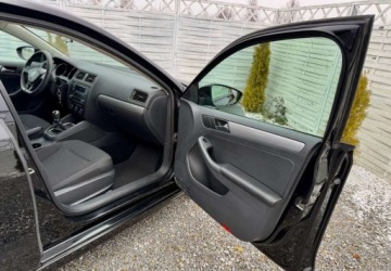 Volkswagen Jetta VI Sedan Facelifting 2.0 TDI 110KM 2016 Volkswagen Jetta Volkswagen Jetta 2.0 TDI DPF BMT Comfortline 2.0 Diesel, zdjęcie 33