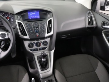 Ford Focus III Kombi 1.6 Duratorq TDCi DPF 115KM 2012 Ford Focus 1.6 TDCi, Xenon, Klima, Parktronic, zdjęcie 7