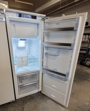 ВСТРАИВАЕМЫЙ ХОЛОДИЛЬНИК NO FROST AEG, ОДНОДВЕРНЫЙ SKZ81440C0