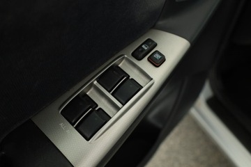 Toyota Corolla IX (E12) Kombi 2.0 D-4D 90KM 2004 Toyota Corolla 2.0 D-4D, HAK, Klima, Klimatronic, zdjęcie 13