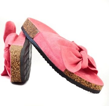 KLAPKI Z KOKARDĄ DAMSKIE PROFILOWANE WYGOGNE