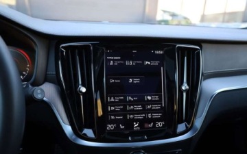 Volvo V60 II  Kombi Plug-in 2.0 T8 Twin Engine Plug-In Hybrid 390KM 2021 Volvo V60 Volvo V60 T8 AWD Twin Engine Geartronic R-Design 2.0 391KM, zdjęcie 9