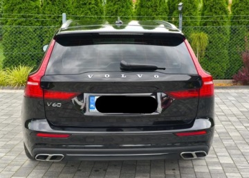 Volvo V60 II  Kombi 2.0 D3 150KM 2019 Volvo V60 D3 Drive-E R-Design Momentum, zdjęcie 2