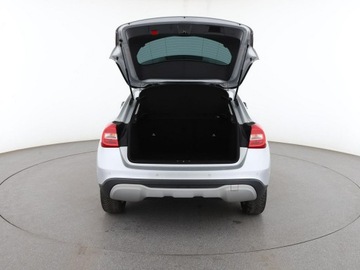 Mercedes GLA I Off-Roader Facelifting 1.6 180 122KM 2019 Mercedes GLA 180 navi klima grzane fotele czujniki, zdjęcie 18