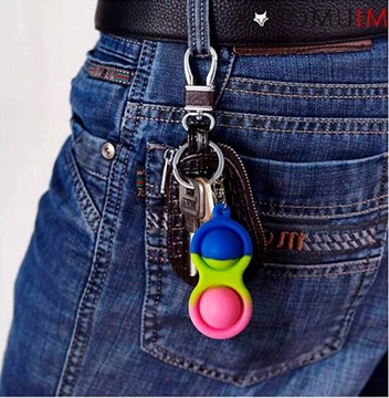 ПРОСТАЯ ИГРУШКА-АНТИСТРЕСС-БРЕЛОК С ЯМОЧКАМИ PUSH POP