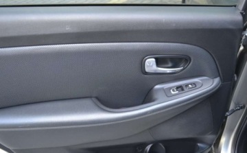 Kia Carens IV Minivan 1.7 VGT CRDi 141KM 2015 Kia Carens Kia Carens 1.7 CRDi Business Line 7os 7DCT 1.7 Diesel 141KM, zdjęcie 27