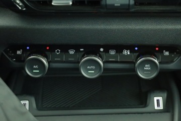 Citroen C4 III SUV 1.2 PureTech 130KM 2022 Citroen C4 1.2 PureTech, Salon Polska, zdjęcie 9