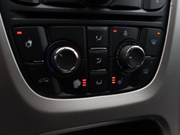 Opel Astra J Hatchback 5d 1.4 Turbo ECOTEC 140KM 2011 Opel Astra 1.4 T, Automat, Klima, Klimatronic, zdjęcie 14