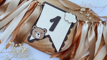 Вымпел-перетяжка на стул, гирлянда с номером - мишкой и лентами.