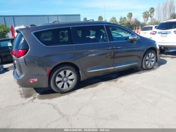 Chrysler Pacifica II 2017 Chrysler Pacifica Hybrid Platinum 2017 3.6l 3.6 Hybryda 260KM, zdjęcie 5
