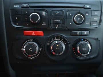 Citroen C4 II Hatchback 5d 1.6 HDi 112KM 2012 Citroen C4 1.6 HDi, Klima, Tempomat, Parktronic, zdjęcie 11