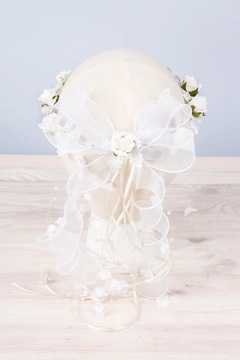 WIANEK KOMUNIJNY Z BIAŁYCH KWIATÓW