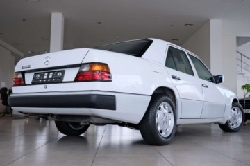 Mercedes W124 Sedan 2.0 118KM 1991 Mercedes-Benz W124 (1984-1993) 2.0 Benzyna 118KM, zdjęcie 8