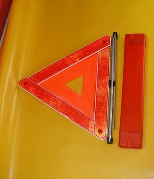 TRÓJKĄT OSTRZEGAWCZY VW AUDI 8D0860251