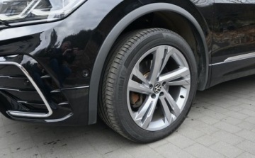 Volkswagen Tiguan II SUV Facelifting 2.0 TDI 200KM 2022 Volkswagen Tiguan 2,0 TDI 200 KM 4x4 R-LINE HEDA UP MATRIX Kamera 360 Nawi, zdjęcie 37